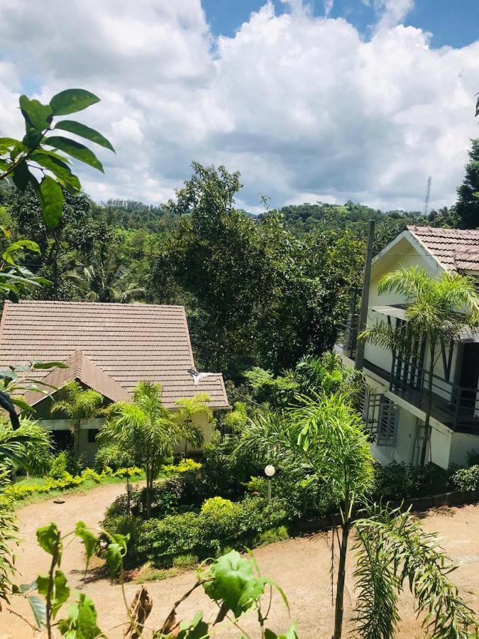 Letstay Vythiri Hill Palace Buitenkant foto