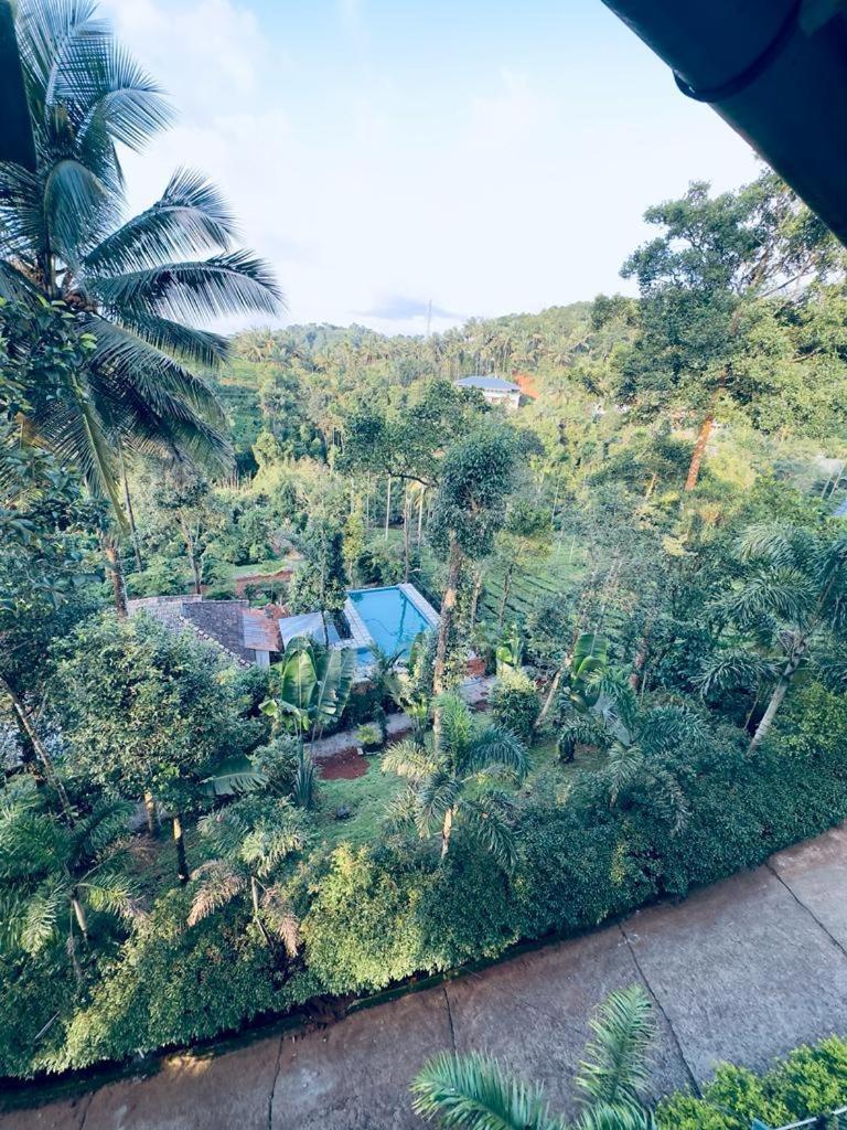 Letstay Vythiri Hill Palace Buitenkant foto