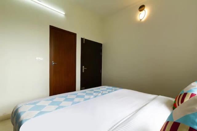 Letstay Vythiri Hill Palace Kamer foto