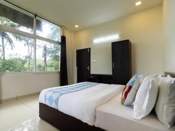 Letstay Vythiri Hill Palace Kamer foto
