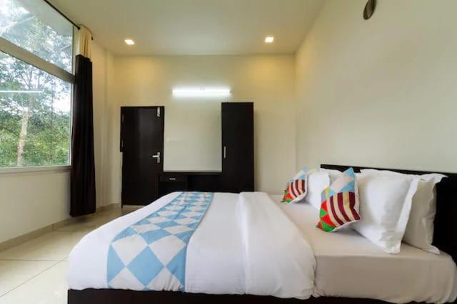 Letstay Vythiri Hill Palace Buitenkant foto